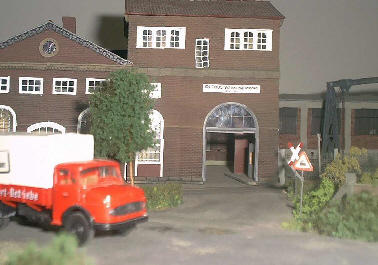 Die Schraubenfabrik Outbus im Bahnhof Mühlenrade 
(Foto: ?????)